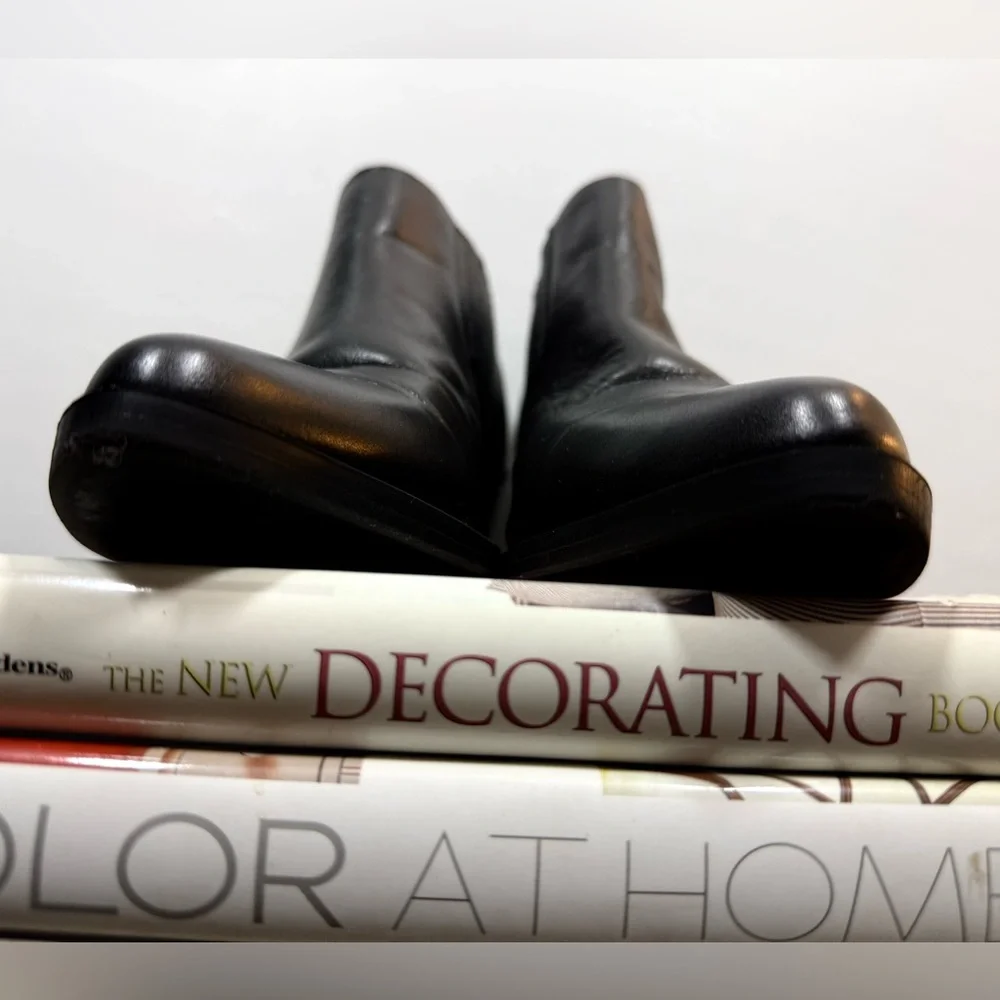 Steve Madden Size 8.5 Black Ankle Booties - Picture 6 of 14